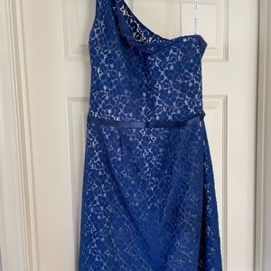 Beautiful formal/prom/bridesmaid dress. Worn only a few times.